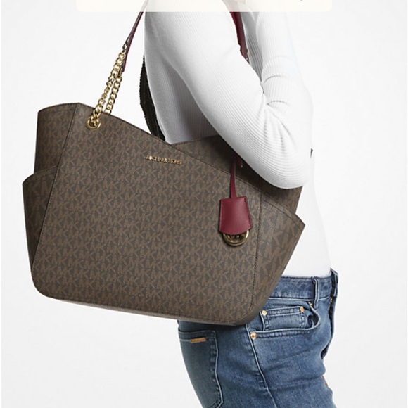 MICHAEL KORS 
Jet Set Large Logo Tote Shoulder Bag
COLOR DARK CHERRY
NWT - Picture 2 of 16